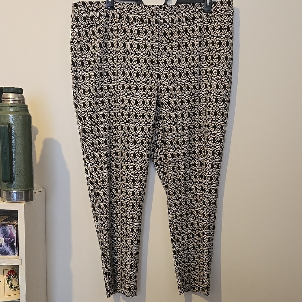 Kasper Harlow Sz 18 Black and Tan Geometric Patterned Pants Iconic Stretch Crepe